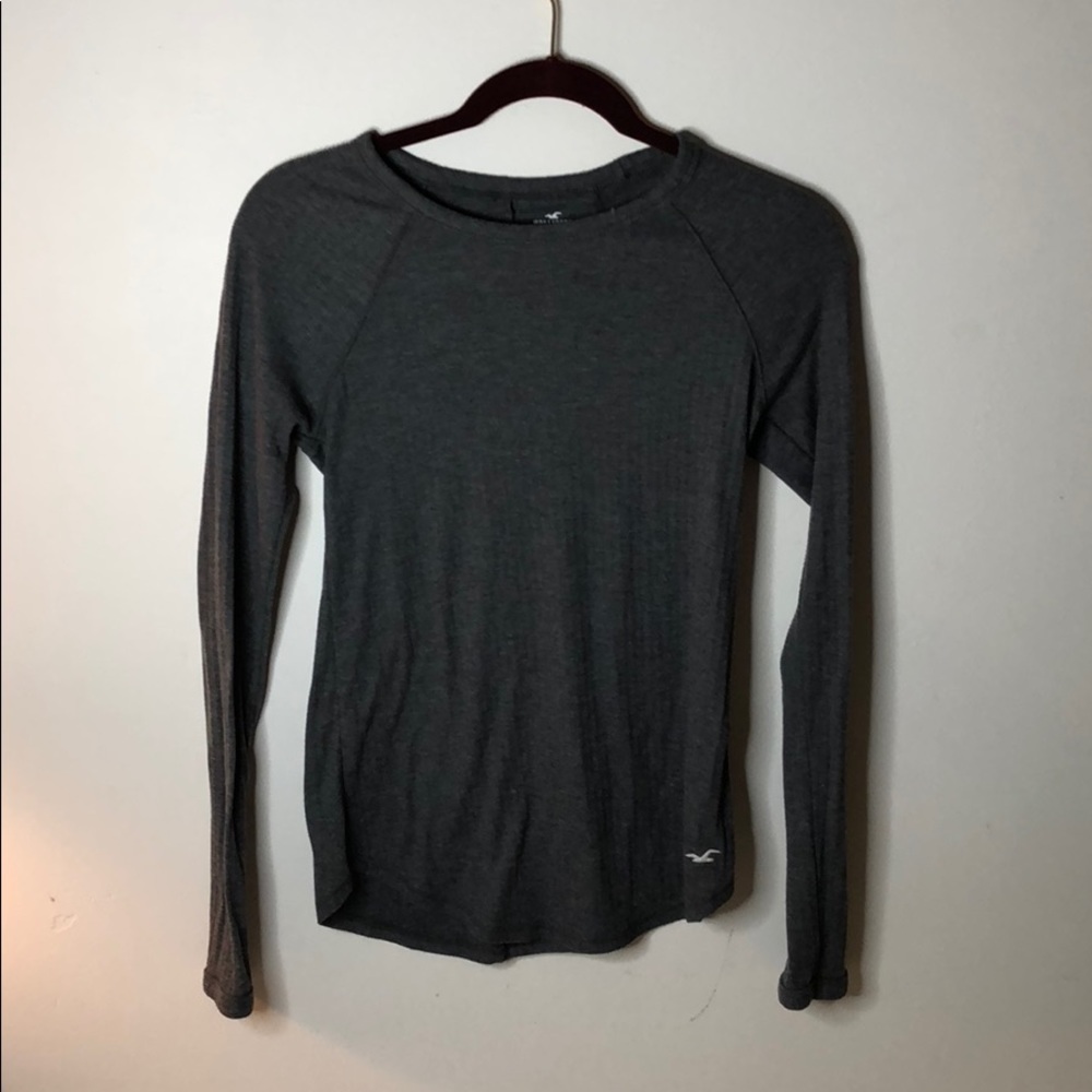Grey hollister shirt